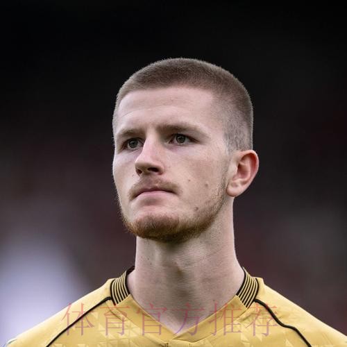 罗马诺:特朗普胜选!皇马球迷:他能打右后卫吗 罗马诺:特朗普胜选!皇马球迷:他能打右后卫吗